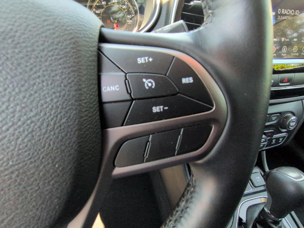 Thumbnail: 2019 Jeep Cherokee - 30