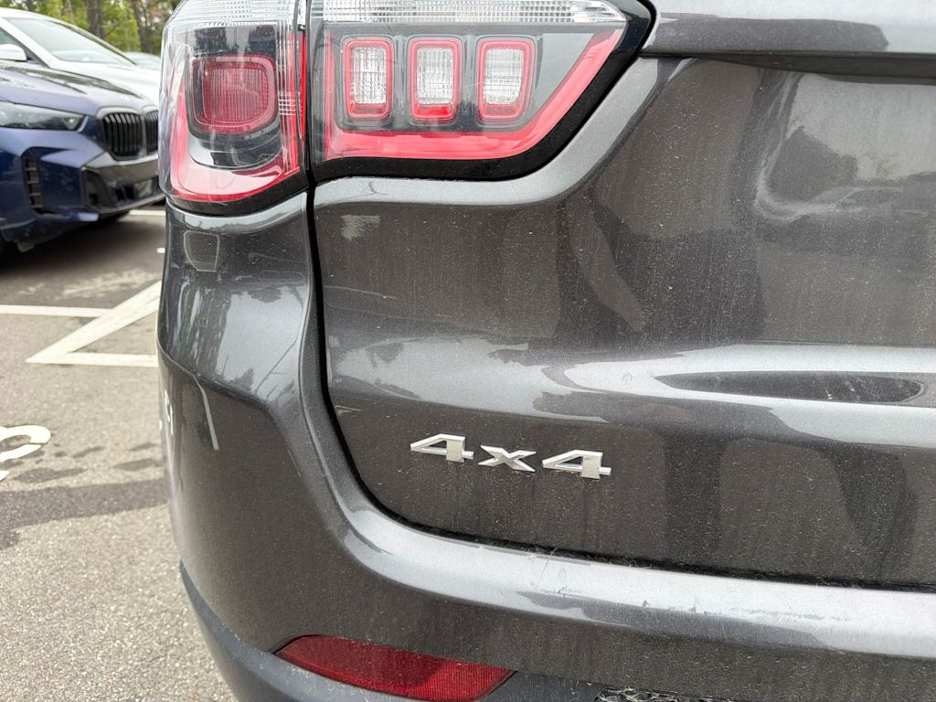 Thumbnail: 2020 Jeep Compass - 13