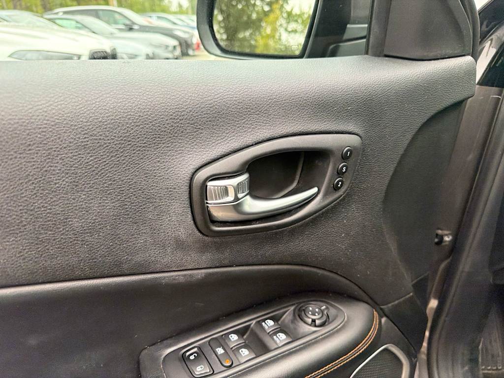 Thumbnail: 2020 Jeep Compass - 19