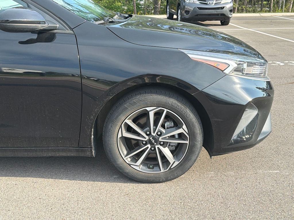 Thumbnail: 2022 Kia Forte - 21