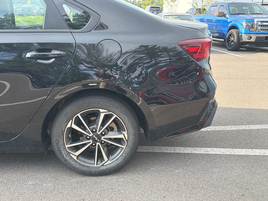 Thumbnail: 2022 Kia Forte - 16