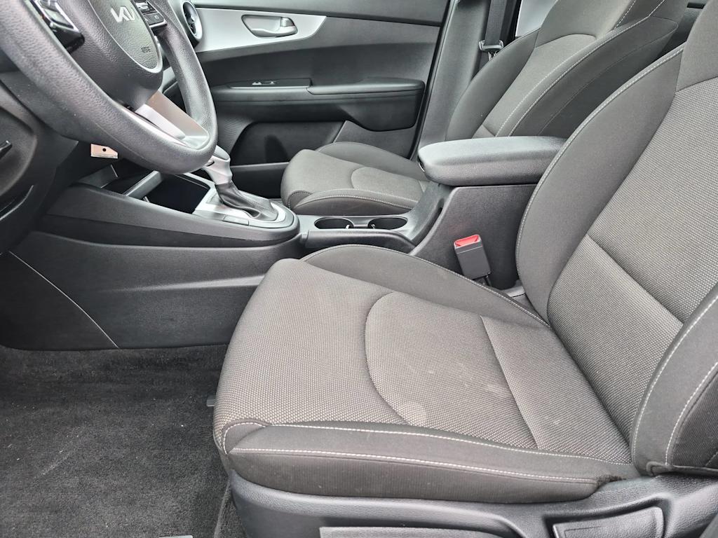 Thumbnail: 2022 Kia Forte - 10