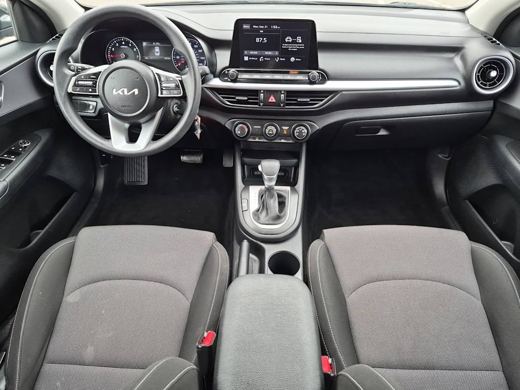 Thumbnail: 2022 Kia Forte - 9