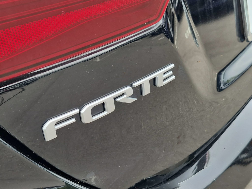 Thumbnail: 2022 Kia Forte - 25