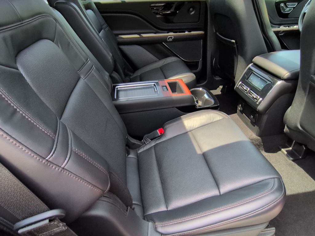 Thumbnail: 2020 Lincoln Aviator - 27