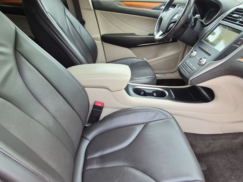 Thumbnail: 2017 Lincoln MKC - 11