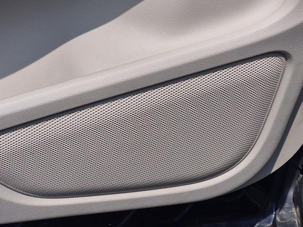 Thumbnail: 2017 Lincoln MKC - 33
