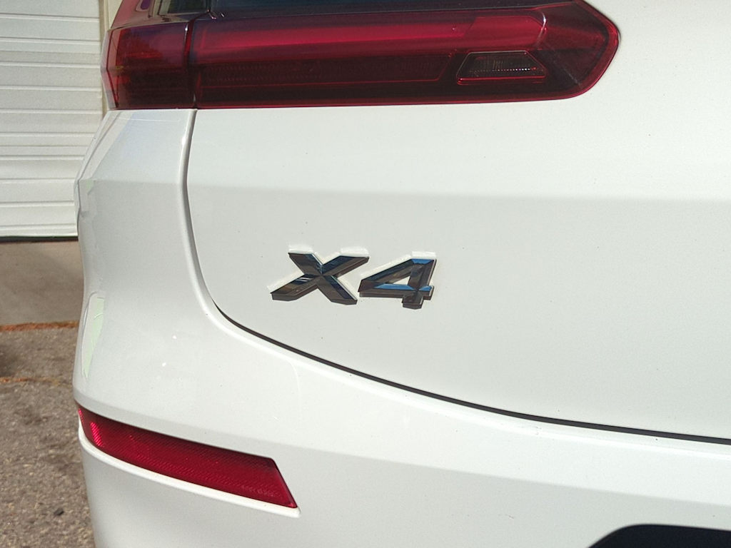 Thumbnail: 2023 BMW X4 - 23