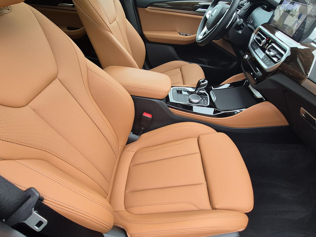 Thumbnail: 2025 BMW X4 - 11
