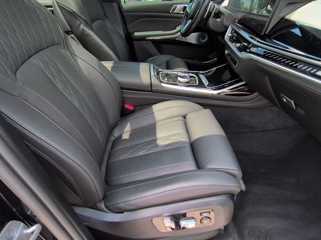 Thumbnail: 2024 BMW X7 - 11