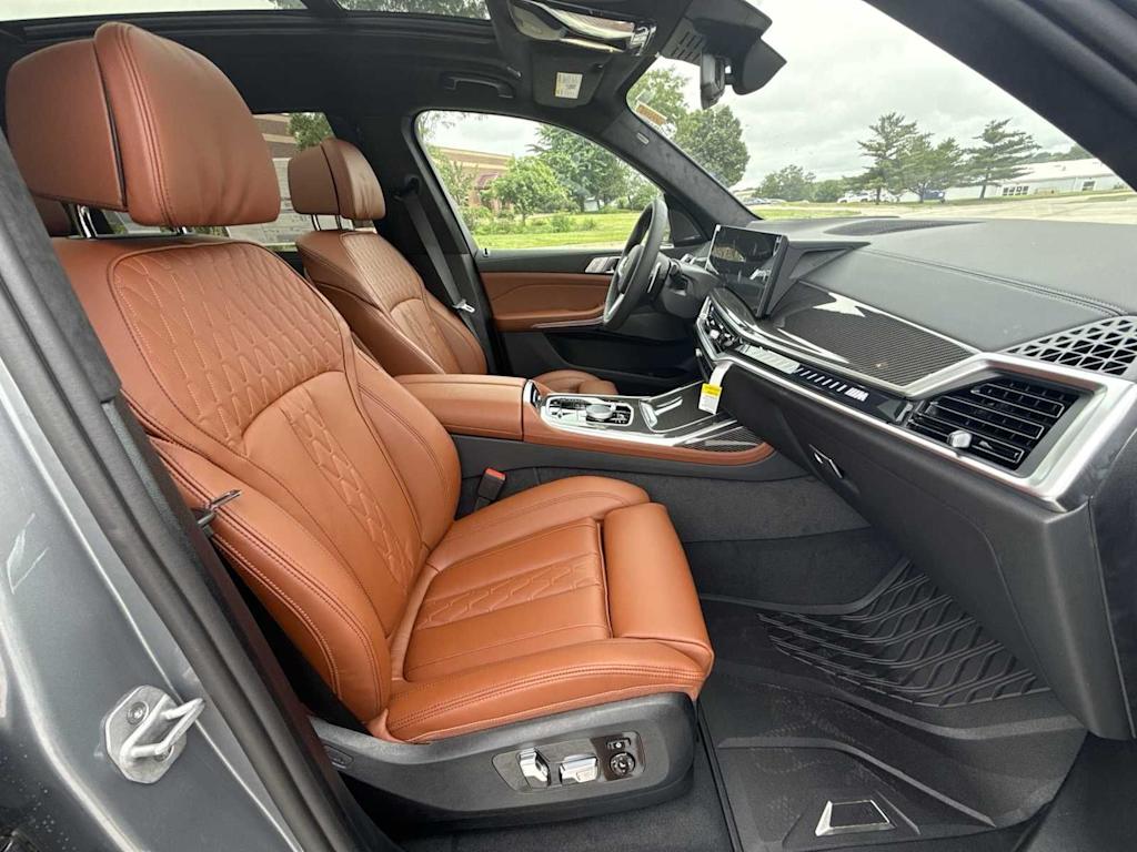 Thumbnail: 2026 BMW X7 - 30