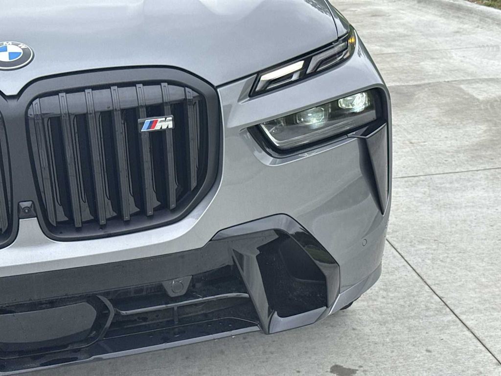 Thumbnail: 2026 BMW X7 - 23