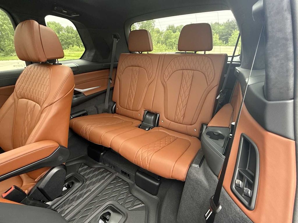 Thumbnail: 2026 BMW X7 - 40