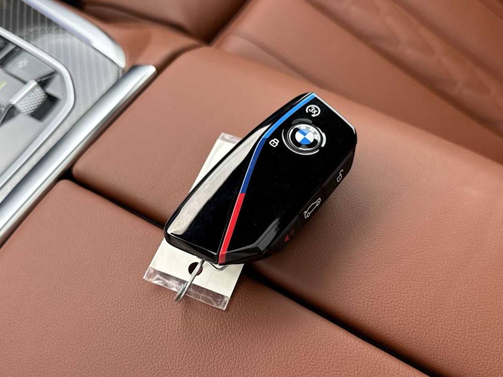 Thumbnail: 2026 BMW X7 - 17