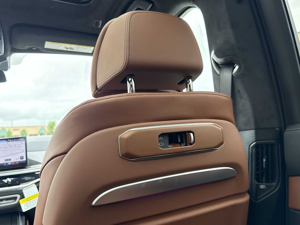 Thumbnail: 2026 BMW X7 - 43