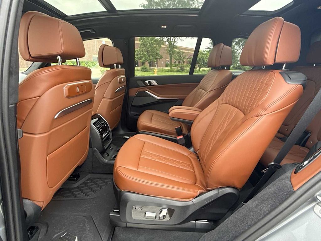 Thumbnail: 2026 BMW X7 - 27