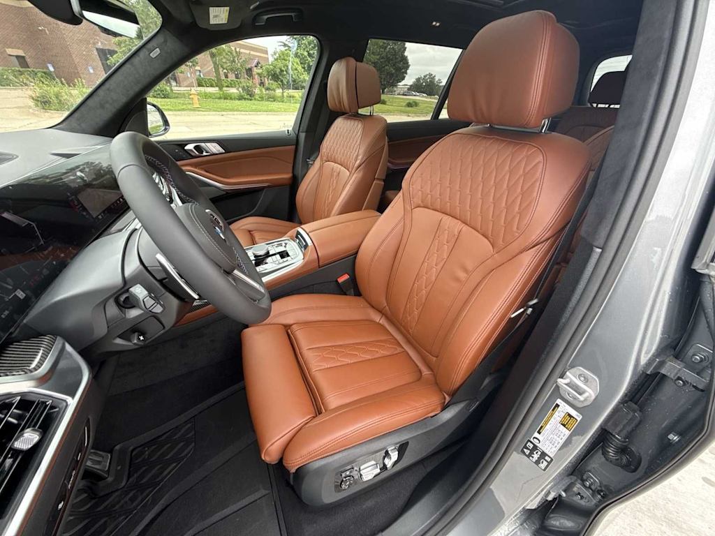 Thumbnail: 2026 BMW X7 - 12