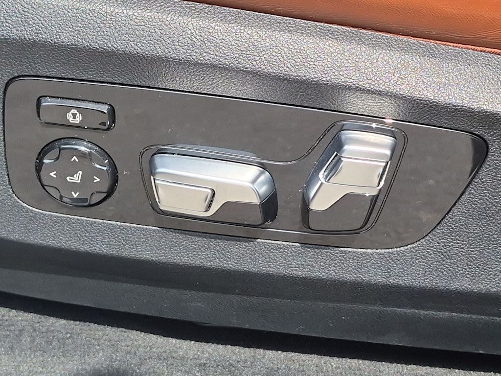 Thumbnail: 2022 BMW X7 - 25