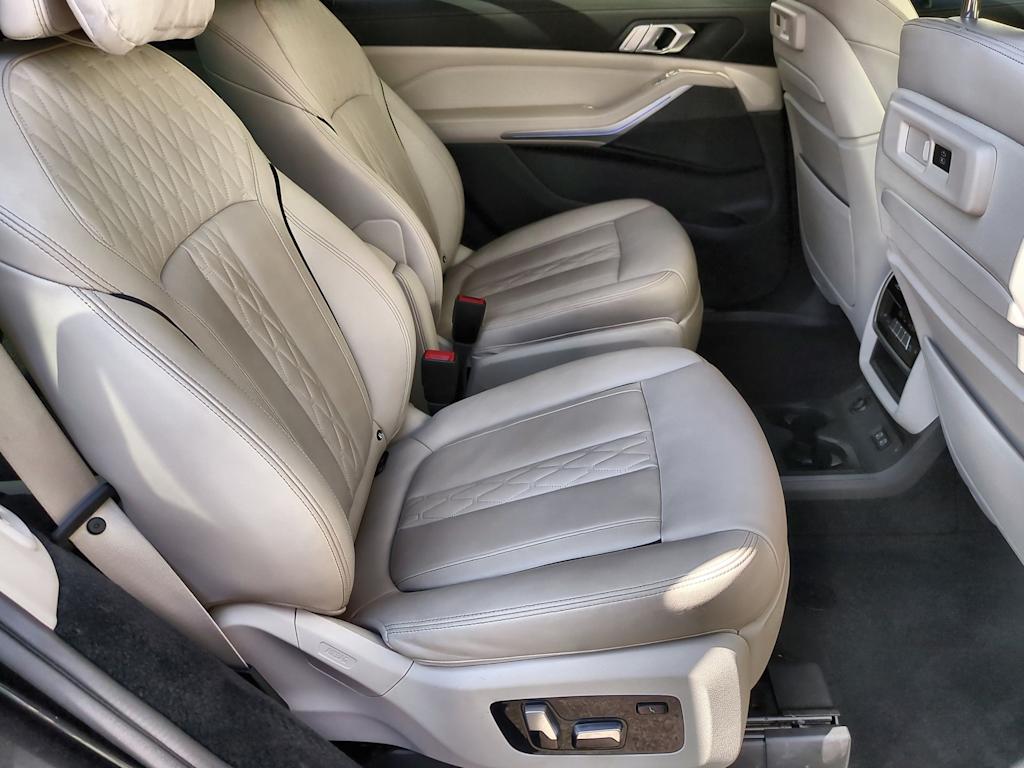 2022 BMW X7 xDrive40i 28