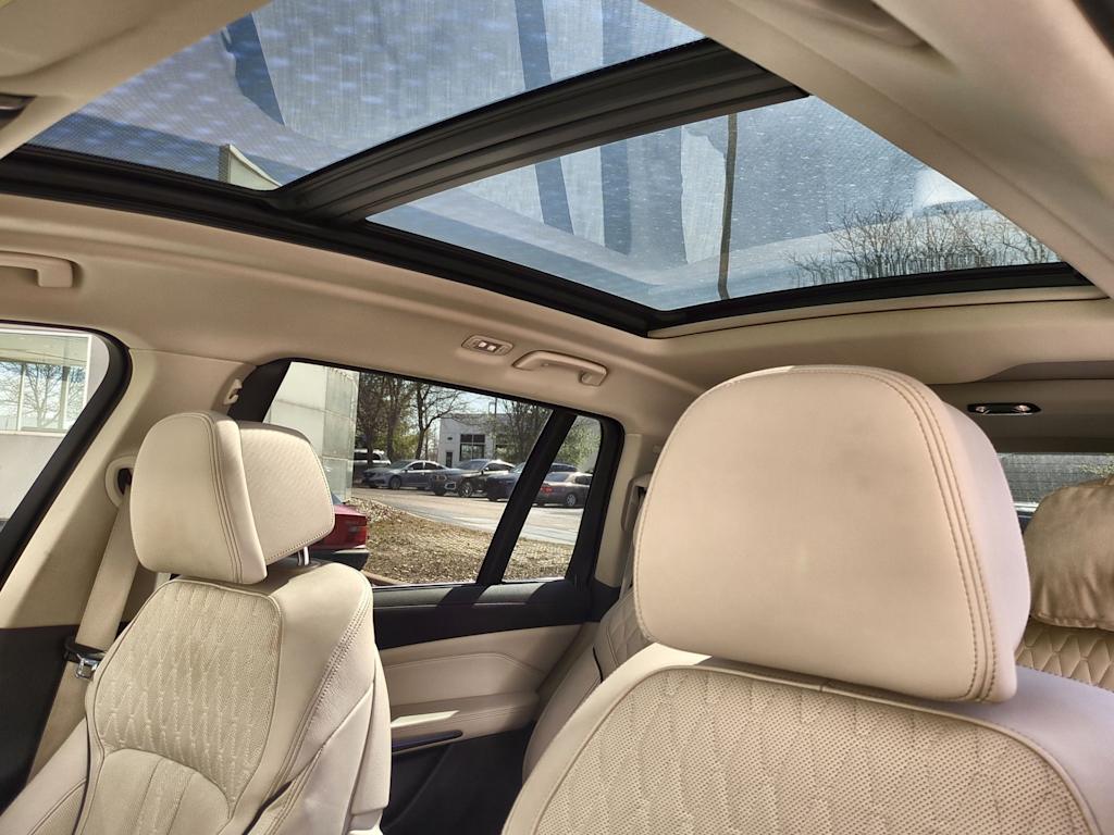 2022 BMW X7 xDrive40i 27