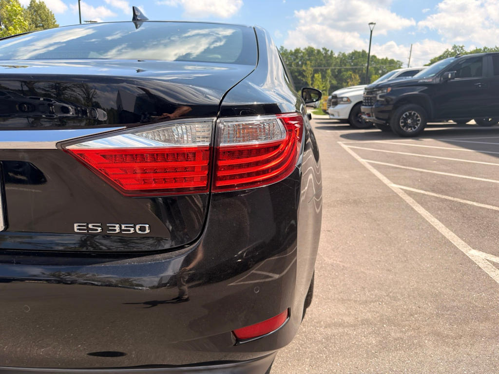 Thumbnail: 2015 Lexus ES - 13