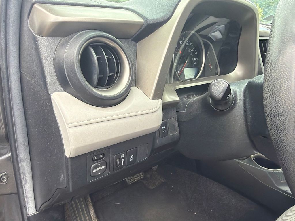 Thumbnail: 2013 Toyota RAV4 - 24