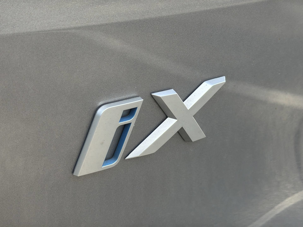 Thumbnail: 2023 BMW iX - 7