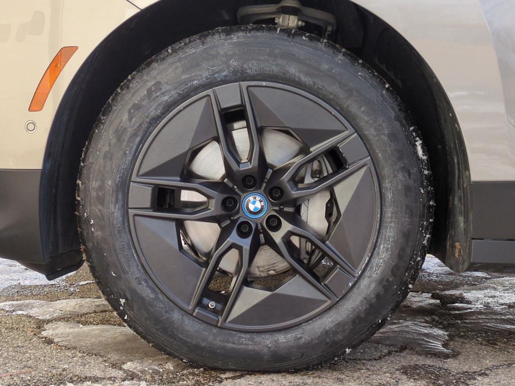 Thumbnail: 2025 BMW iX - 8