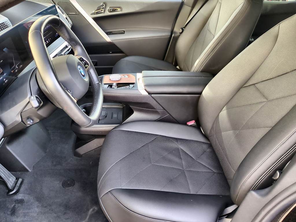 Thumbnail: 2025 BMW iX - 10