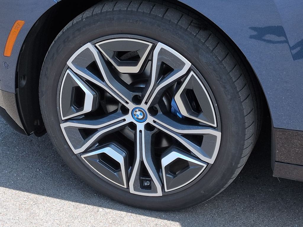 Thumbnail: 2023 BMW iX - 8