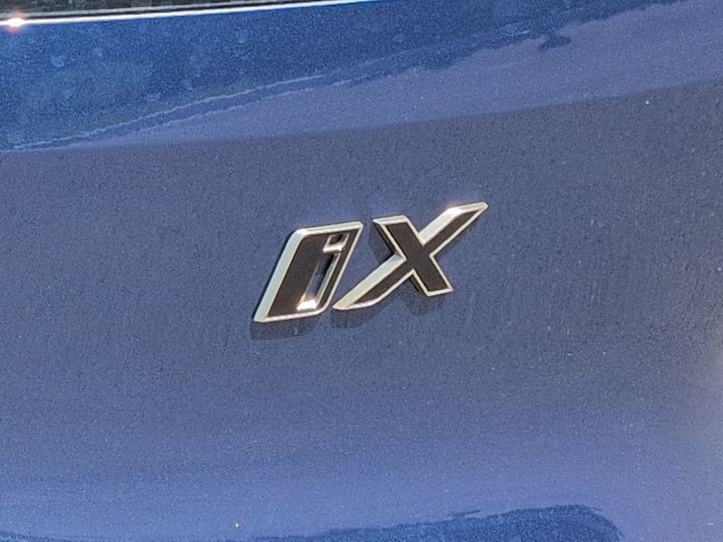 Thumbnail: 2023 BMW iX - 7