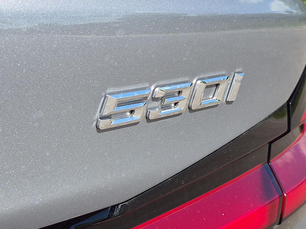Thumbnail: 2023 BMW 5 Series - 24