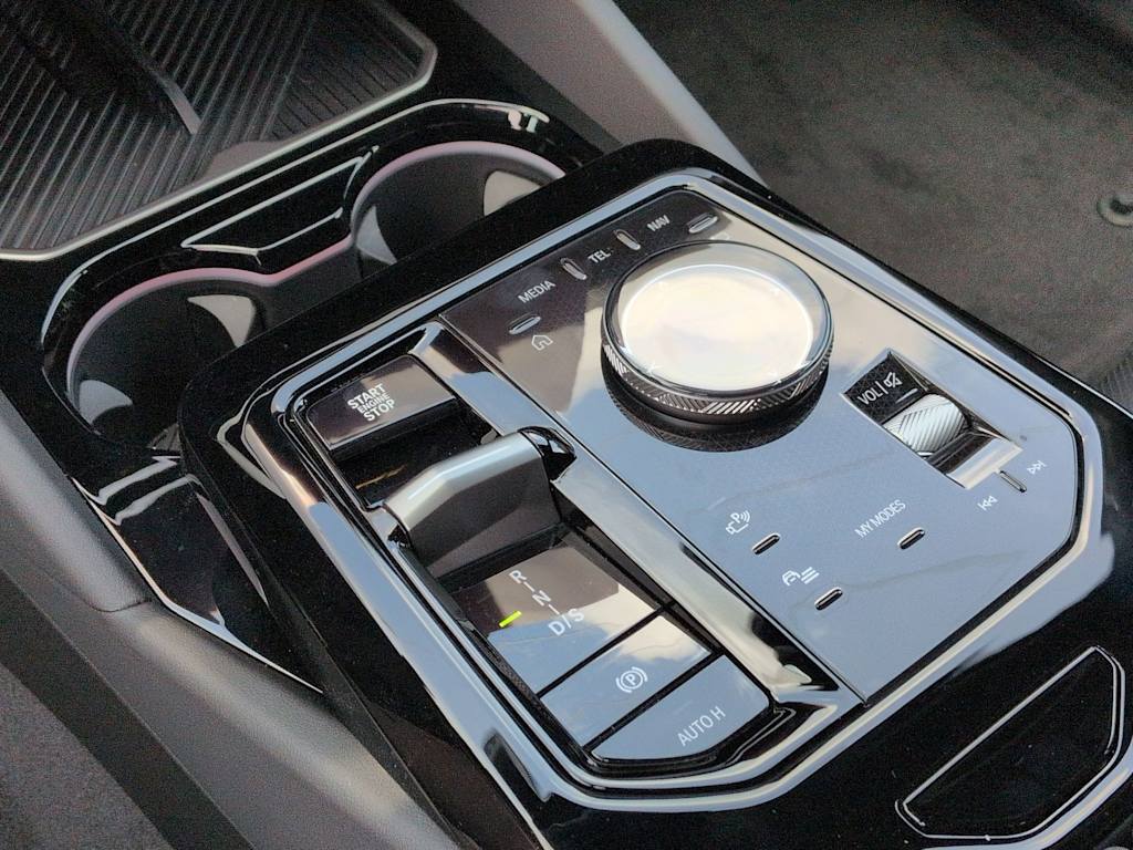 Thumbnail: 2027 BMW 5 Series - 16