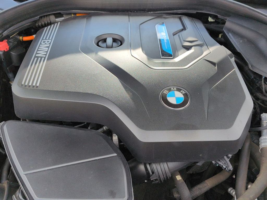 Thumbnail: 2021 BMW 5 Series - 25
