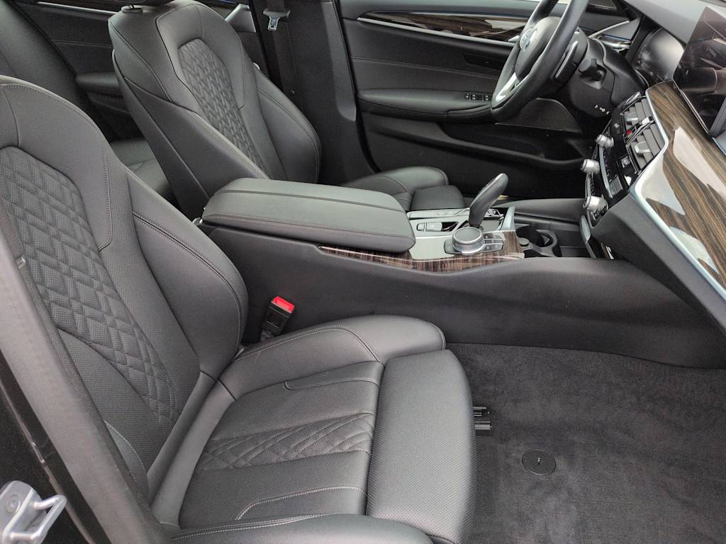 Thumbnail: 2021 BMW 5 Series - 11