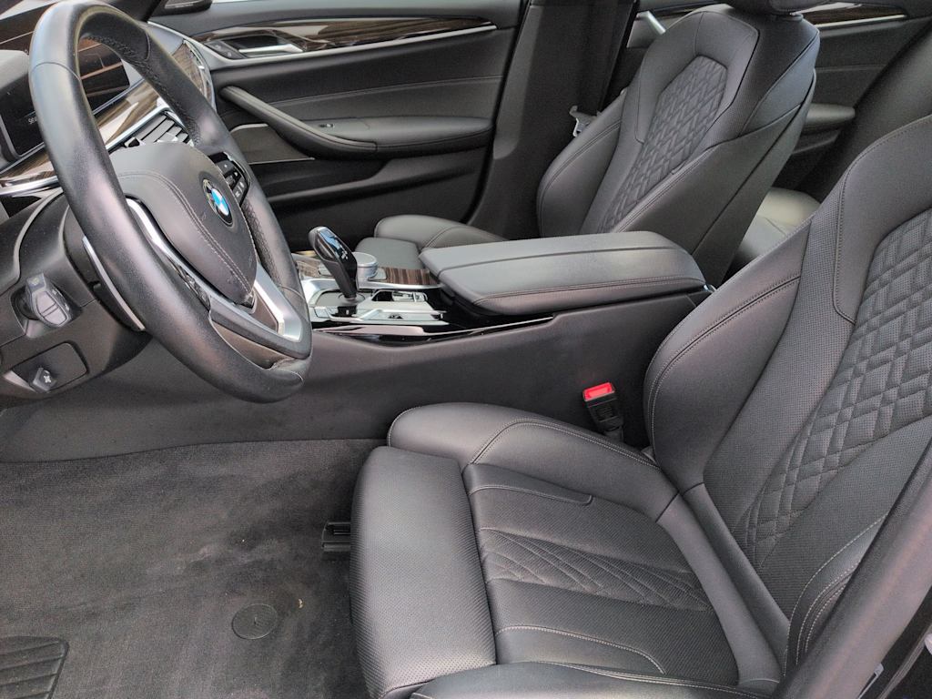 Thumbnail: 2021 BMW 5 Series - 10