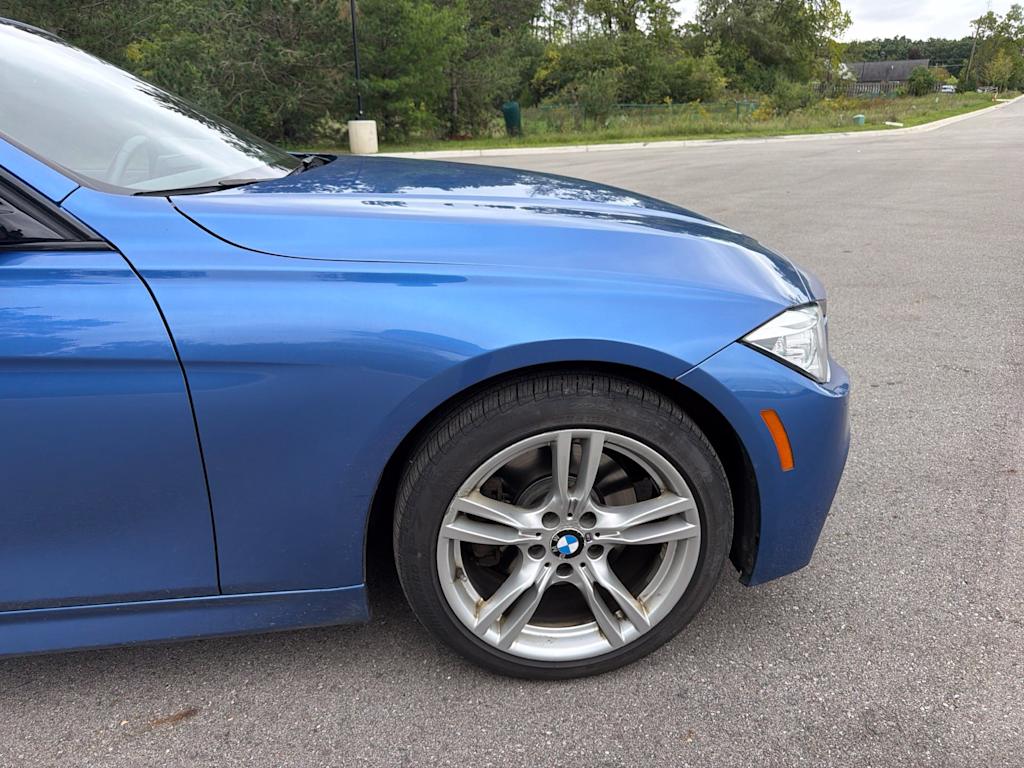 Thumbnail: 2013 BMW 3 Series - 19