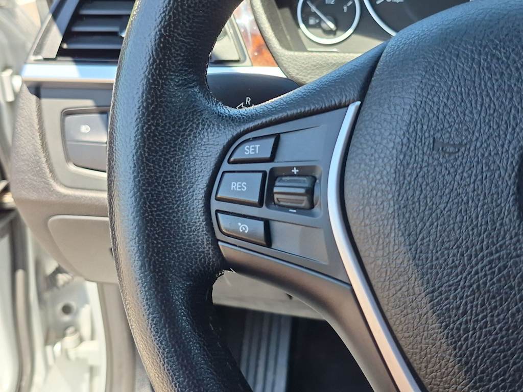 Thumbnail: 2015 BMW 3 Series - 32