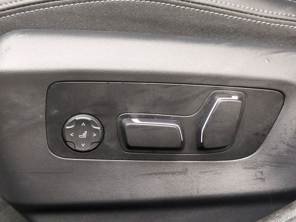 Thumbnail: 2025 BMW 5 Series - 27