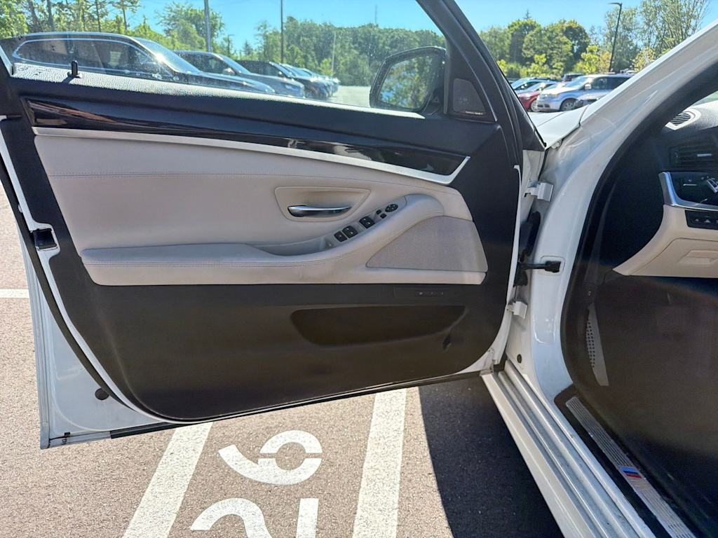 Thumbnail: 2016 BMW 5 Series - 25