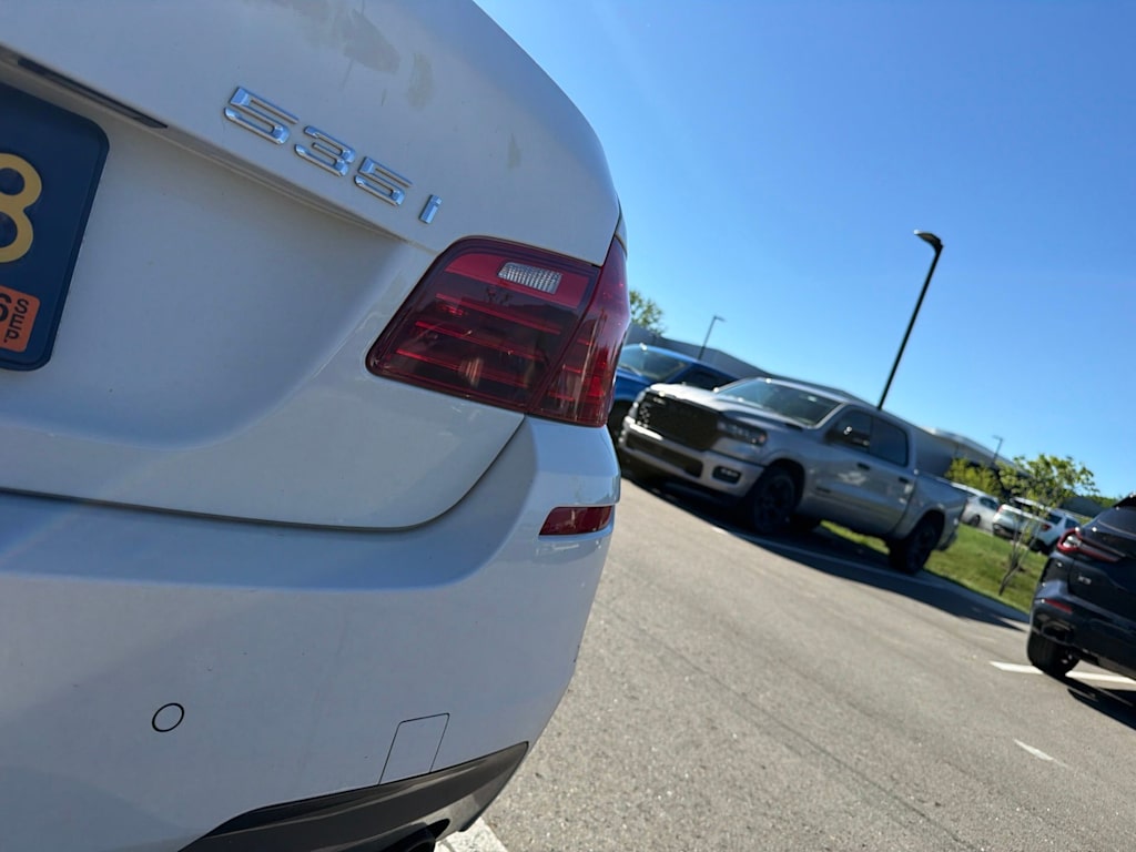 Thumbnail: 2016 BMW 5 Series - 5
