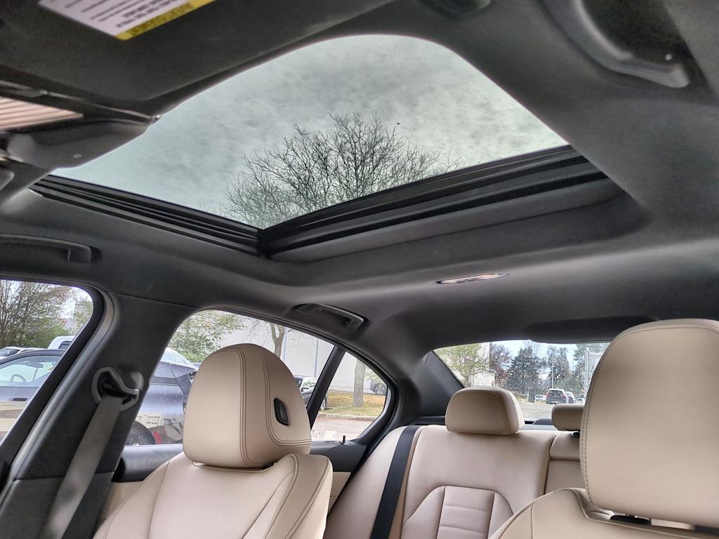 Thumbnail: 2019 BMW 3 Series - 25