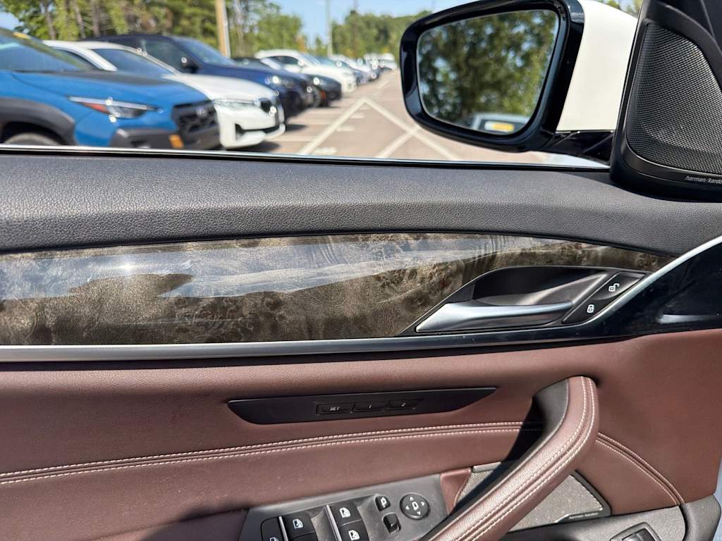 Thumbnail: 2021 BMW 5 Series - 25