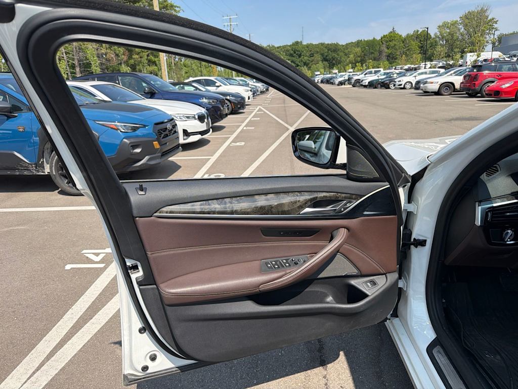Thumbnail: 2021 BMW 5 Series - 24