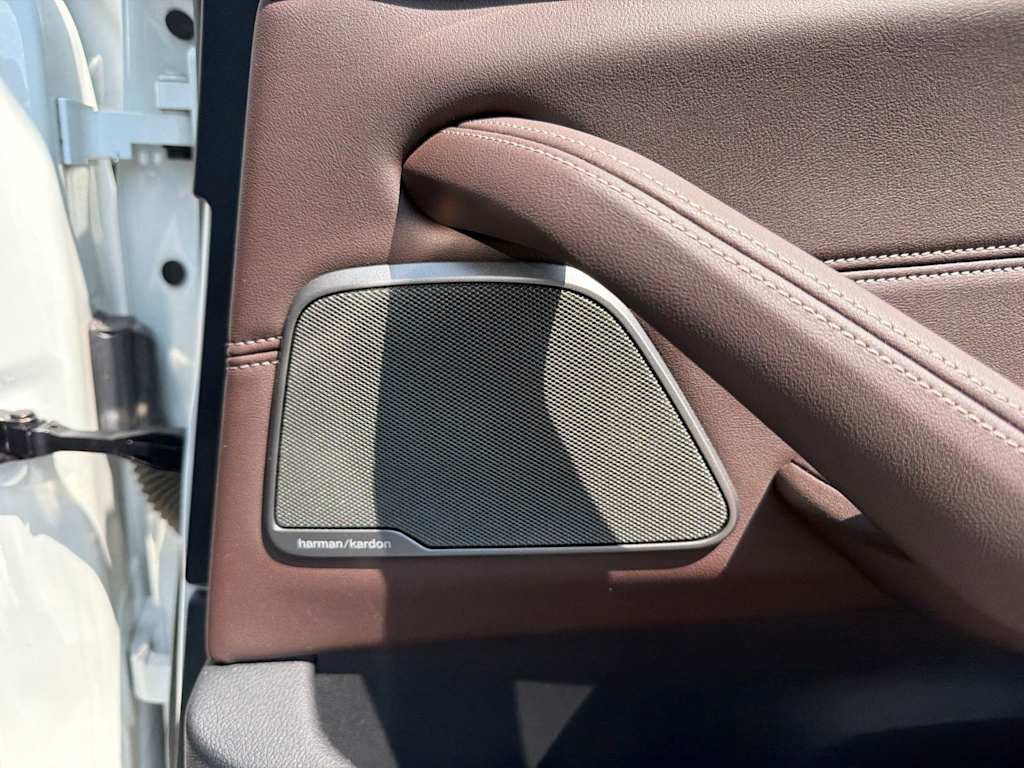 Thumbnail: 2021 BMW 5 Series - 32