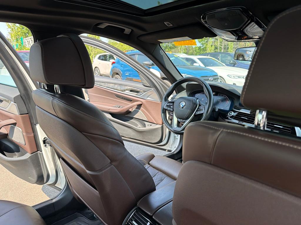 Thumbnail: 2021 BMW 5 Series - 10