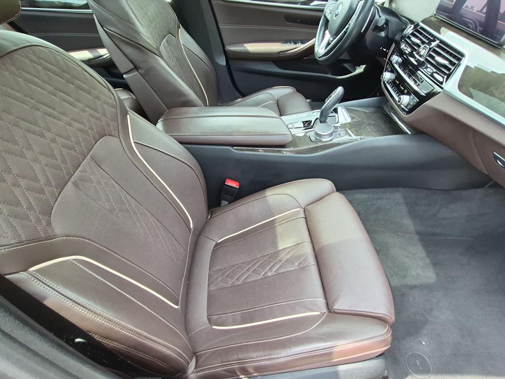 Thumbnail: 2021 BMW 5 Series - 30