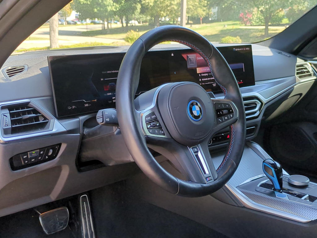 Thumbnail: 2023 BMW i4 - 2