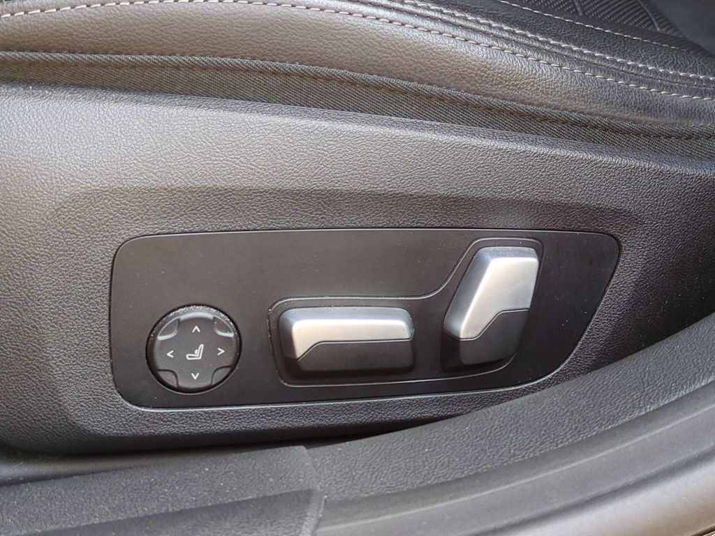 Thumbnail: 2023 BMW i4 - 24