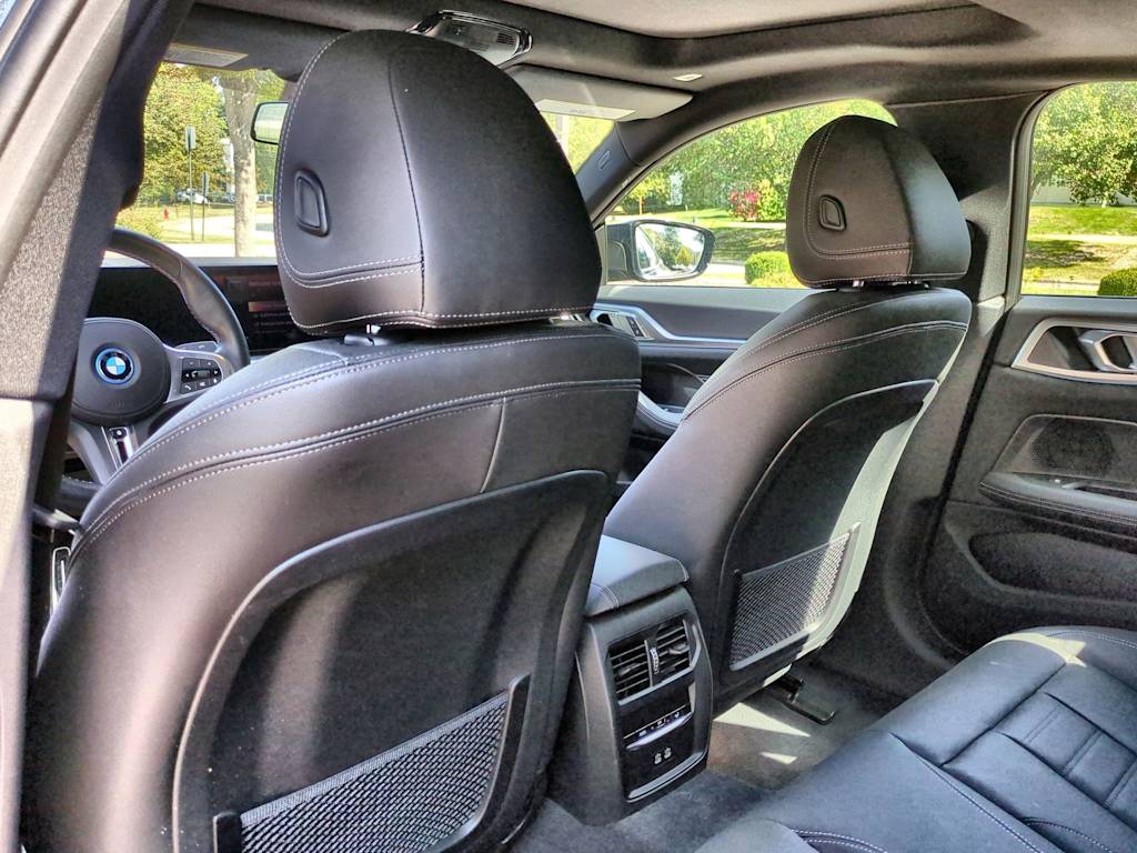 Thumbnail: 2023 BMW i4 - 12